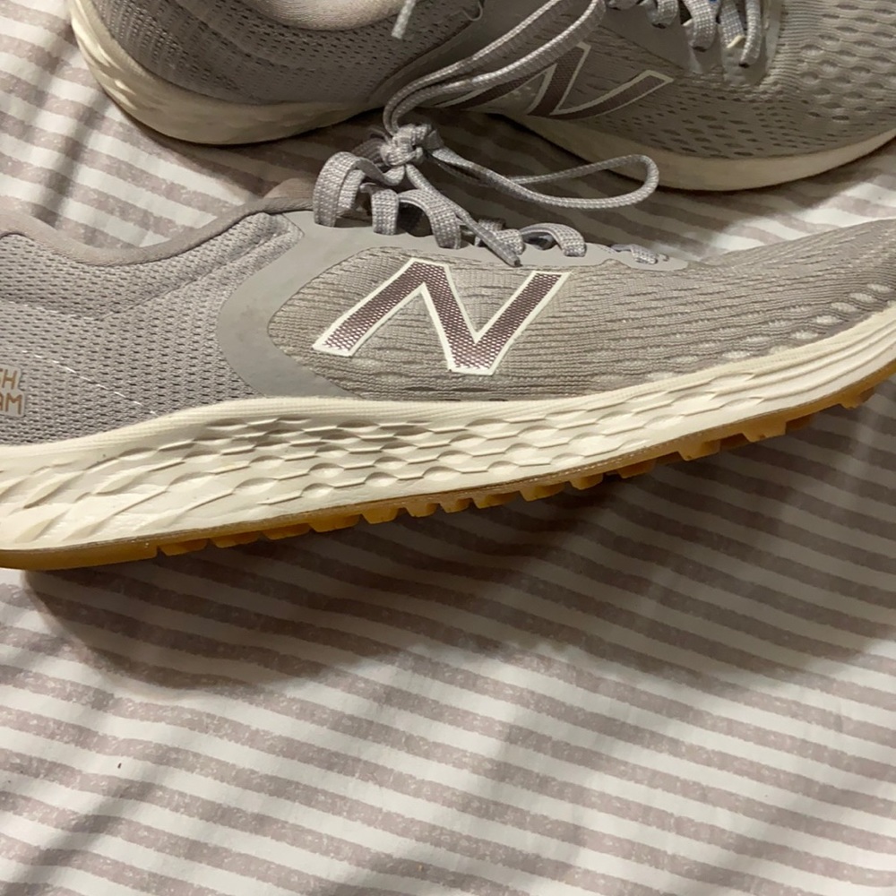 New Balance tennis shoes